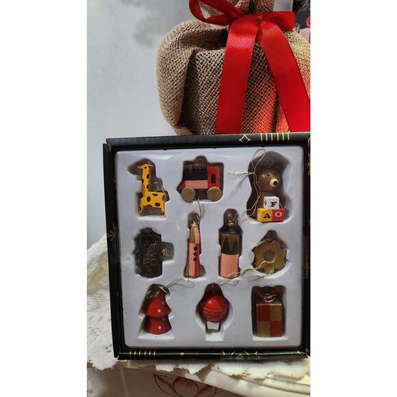 EUC FAO Schwarz Mini Christmas Tree with Lights and...